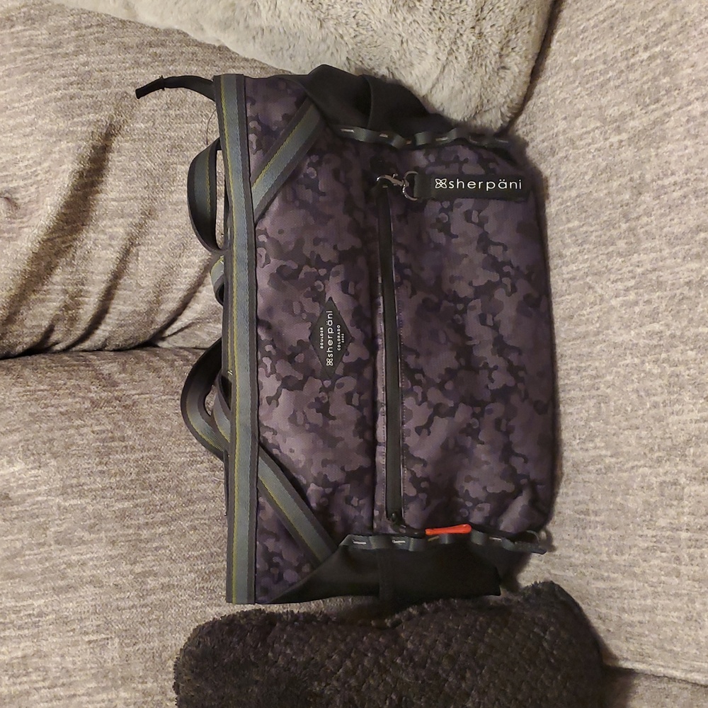 Sherpani Grey and Black Tote Bag with Sporty Design